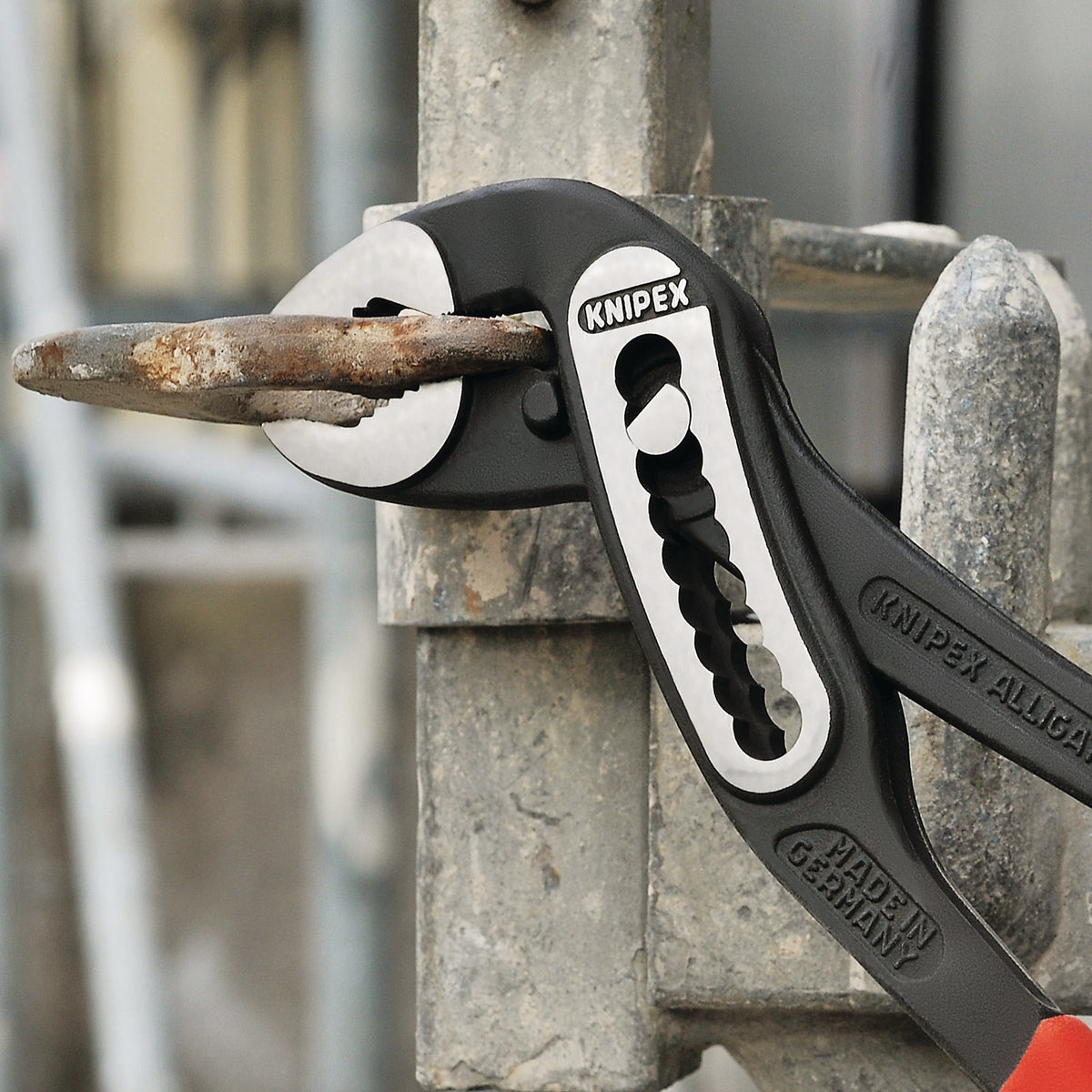 KNIPEX Wasserpumpenzange Alligator 180 mm mit Comfort-Griff und 9-fach Rastenverstellung
