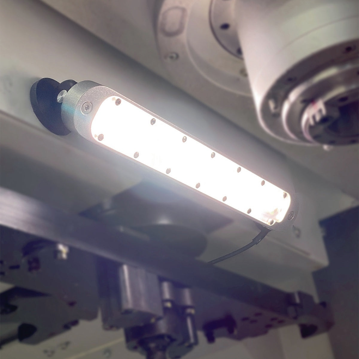 LED-Maschinenleuchte Lichtleiste S 6 W 600 lm von BAUER & BÖCKER – IP67, 24 V, Made in Germany