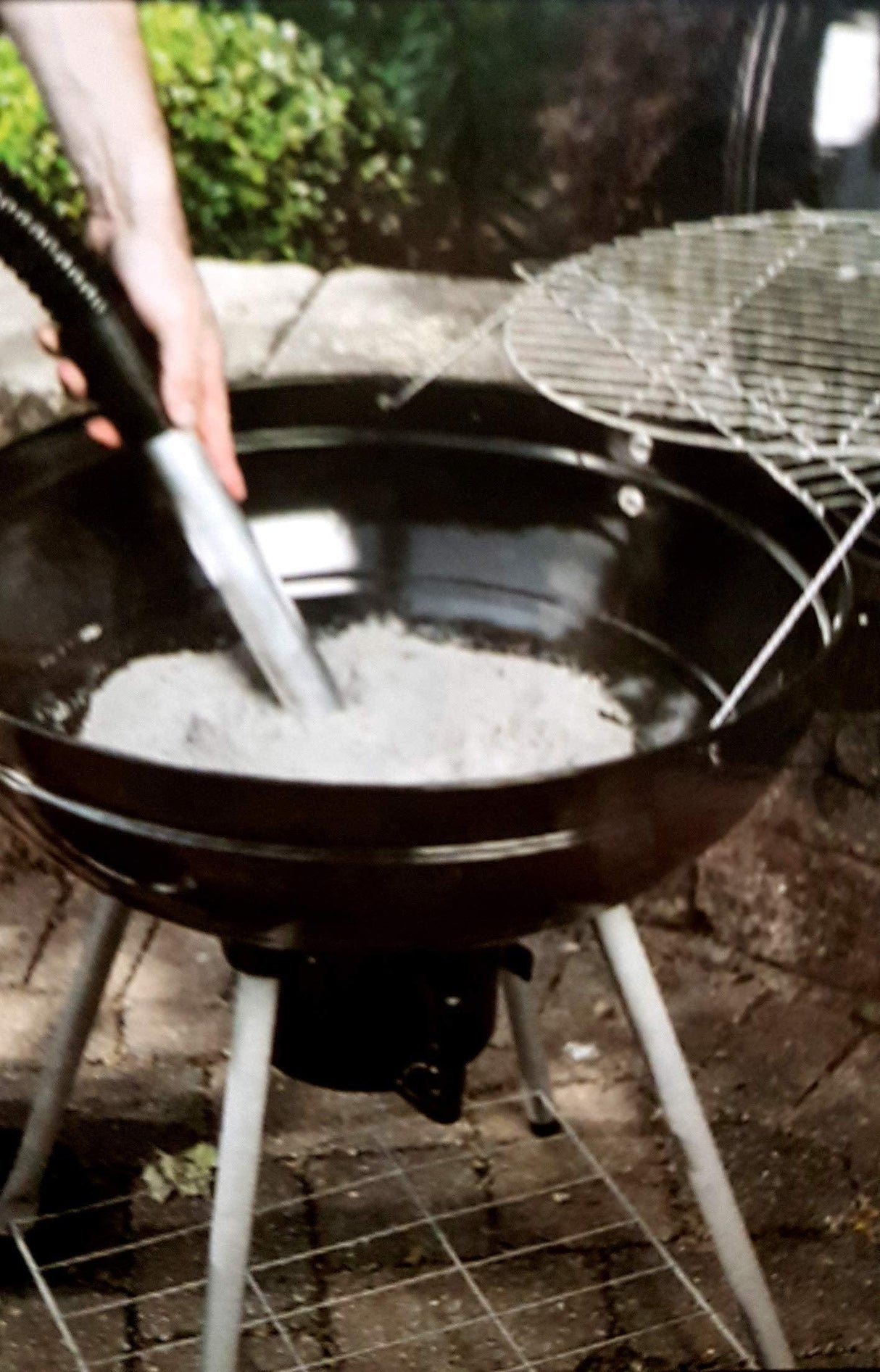 VITO Aschesauger bis 50°, 1200W 18L Kaminsauger, Hepa Filter, 1M Saugschlauch, 0,2M Alu-Saugrohr, Geeignet für Grill, Ofen, Kamin und Kohlenbecken. - Tools.de TP Profishop GmbH